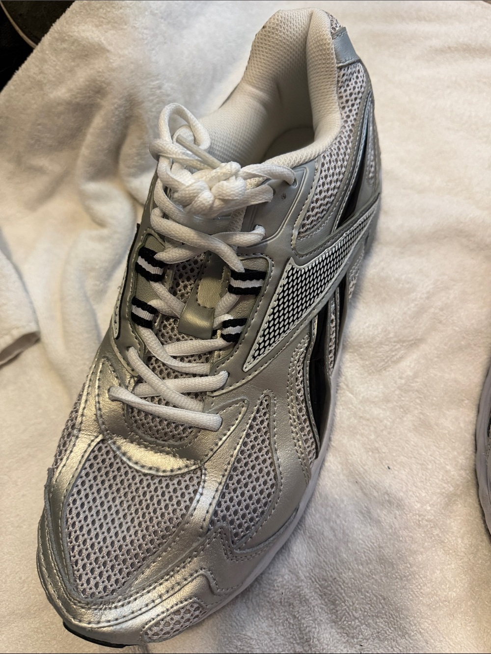 Reebok Silver and Black Men's Athletic Running Sneakers - Picture 3 of 6